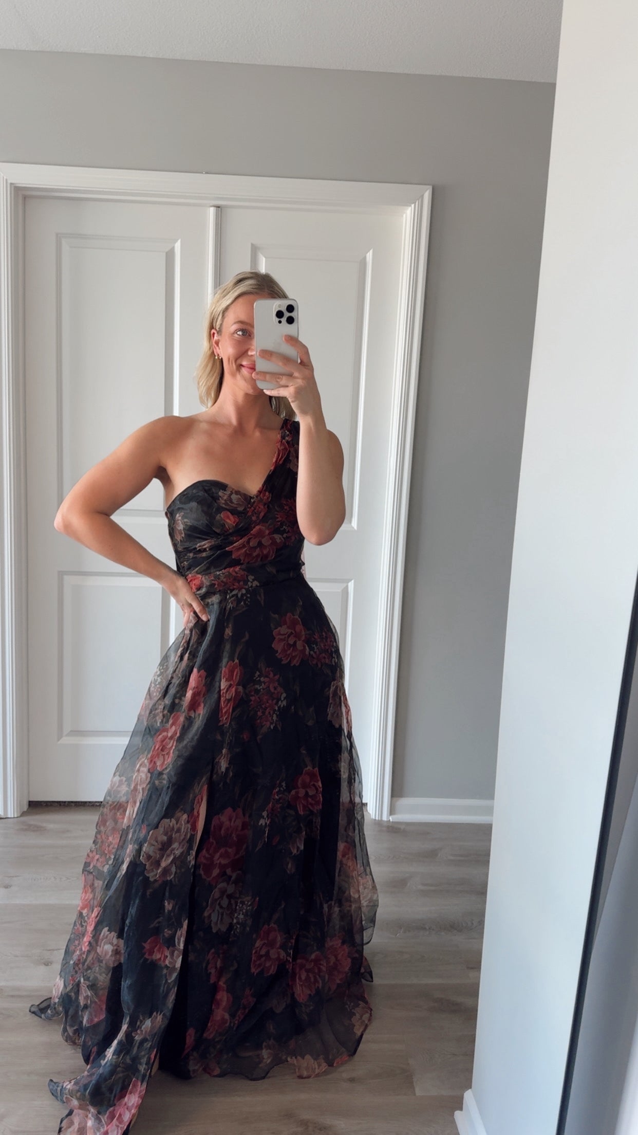 Lulus - Truly Extraordinary Black Floral Organza One-Shoulder
Maxi Dress - Small