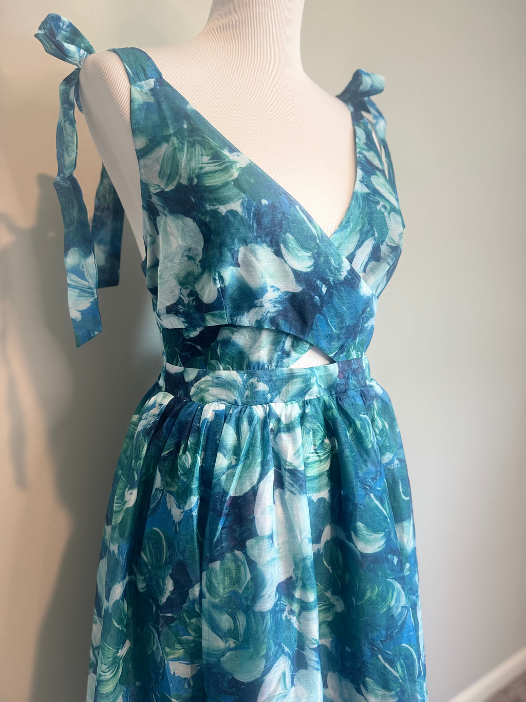Lulus - Flowering Day Dream Teal Blue Floral Organza Midi
Bubble Dress - Medium