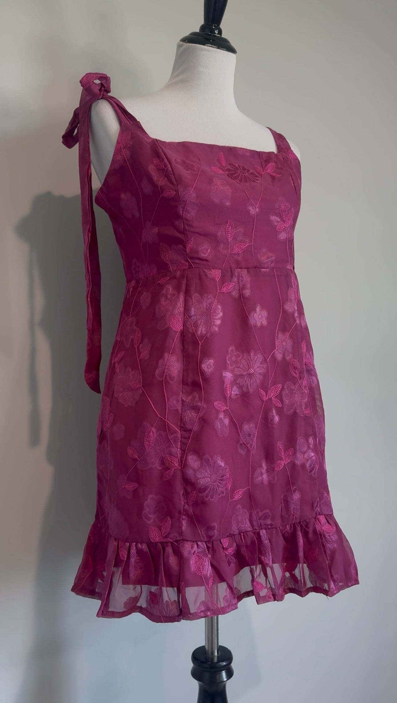 Lulus - No One Prettier Magenta Floral Embroidered Tie-Stra
Mini Dress - Large