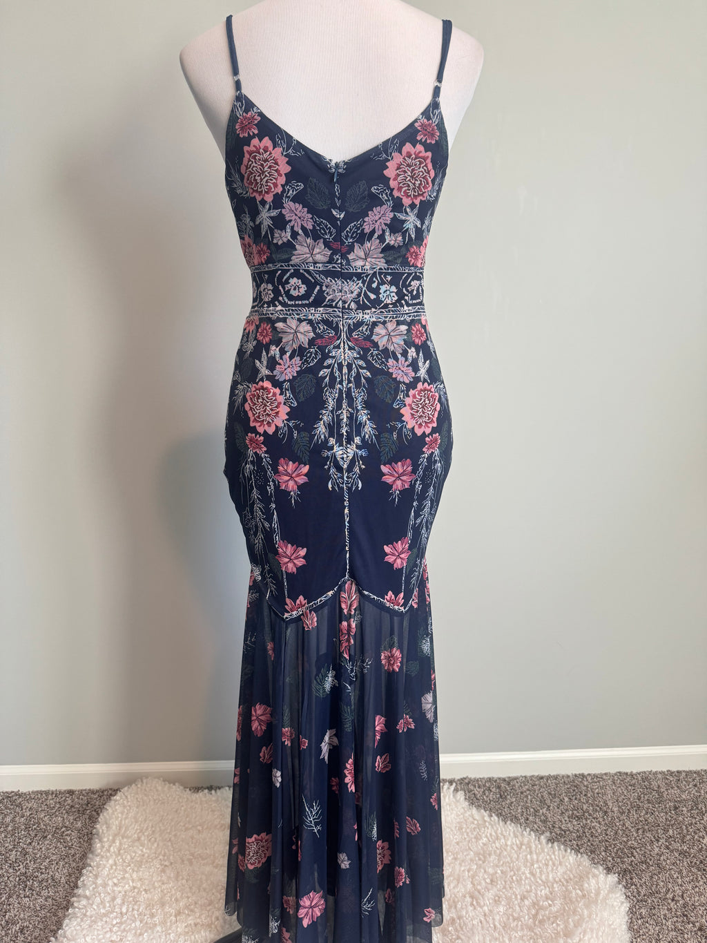 Anewsta - Floral Mermaid Hem Dress - Small