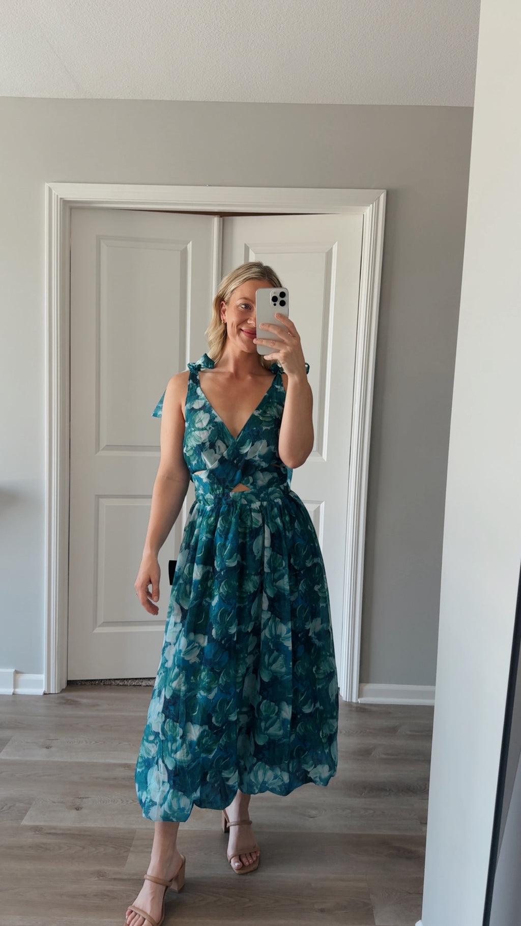 Lulus - Flowering Day Dream Teal Blue Floral Organza Midi
Bubble Dress - Medium